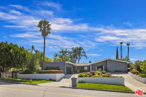 $2,995,000 | 8400 Mulholland Drive, Los Angeles, CA 90046
