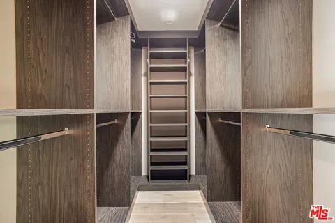 $2,995,000 | 8400 Mulholland Drive, Los Angeles, CA 90046