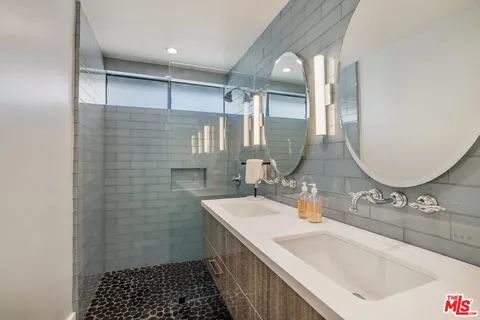 $2,995,000 | 8400 Mulholland Drive, Los Angeles, CA 90046