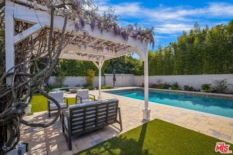 $2,995,000 | 8400 Mulholland Drive, Los Angeles, CA 90046