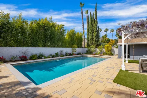 $2,995,000 | 8400 Mulholland Drive, Los Angeles, CA 90046