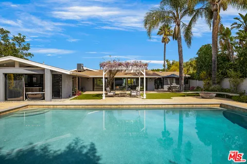 $2,995,000 | 8400 Mulholland Drive, Los Angeles, CA 90046