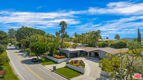 $2,995,000 | 8400 Mulholland Drive, Los Angeles, CA 90046