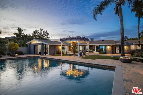 $2,995,000 | 8400 Mulholland Drive, Los Angeles, CA 90046