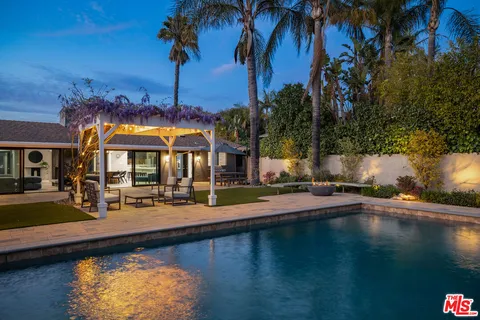 $2,995,000 | 8400 Mulholland Drive, Los Angeles, CA 90046