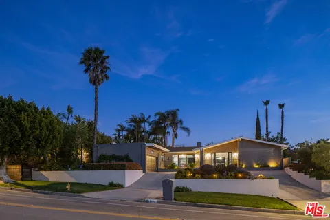 $2,995,000 | 8400 Mulholland Drive, Los Angeles, CA 90046