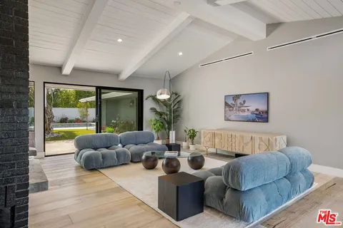 $2,995,000 | 8400 Mulholland Drive, Los Angeles, CA 90046