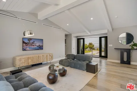$2,995,000 | 8400 Mulholland Drive, Los Angeles, CA 90046