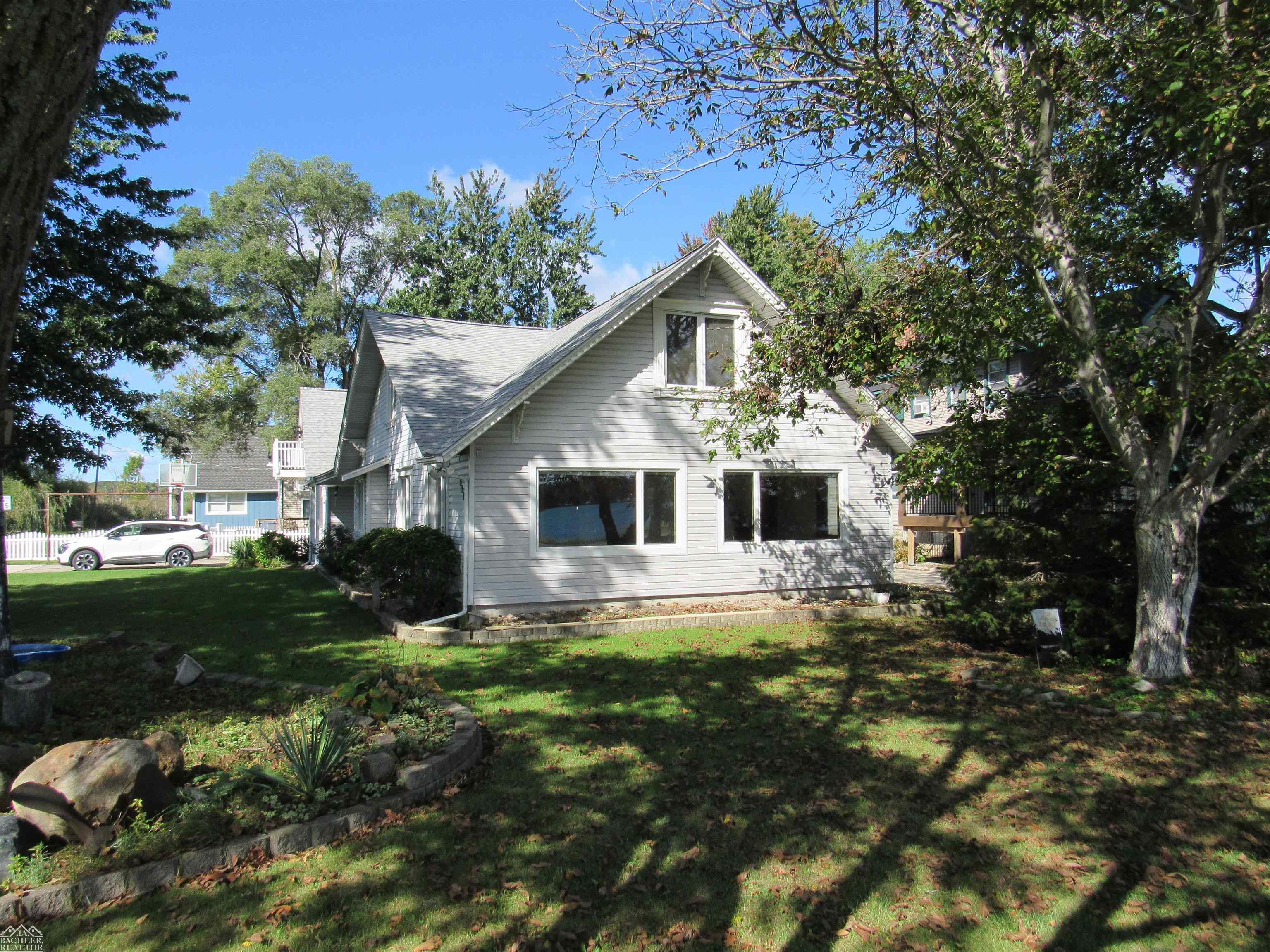 9910 North River Road Algonac, MI 48001 - Photo 2 of 48 50223938-577bc6f0-ffbe-4e92-9fd0-b5adfe63d6d1.JPG