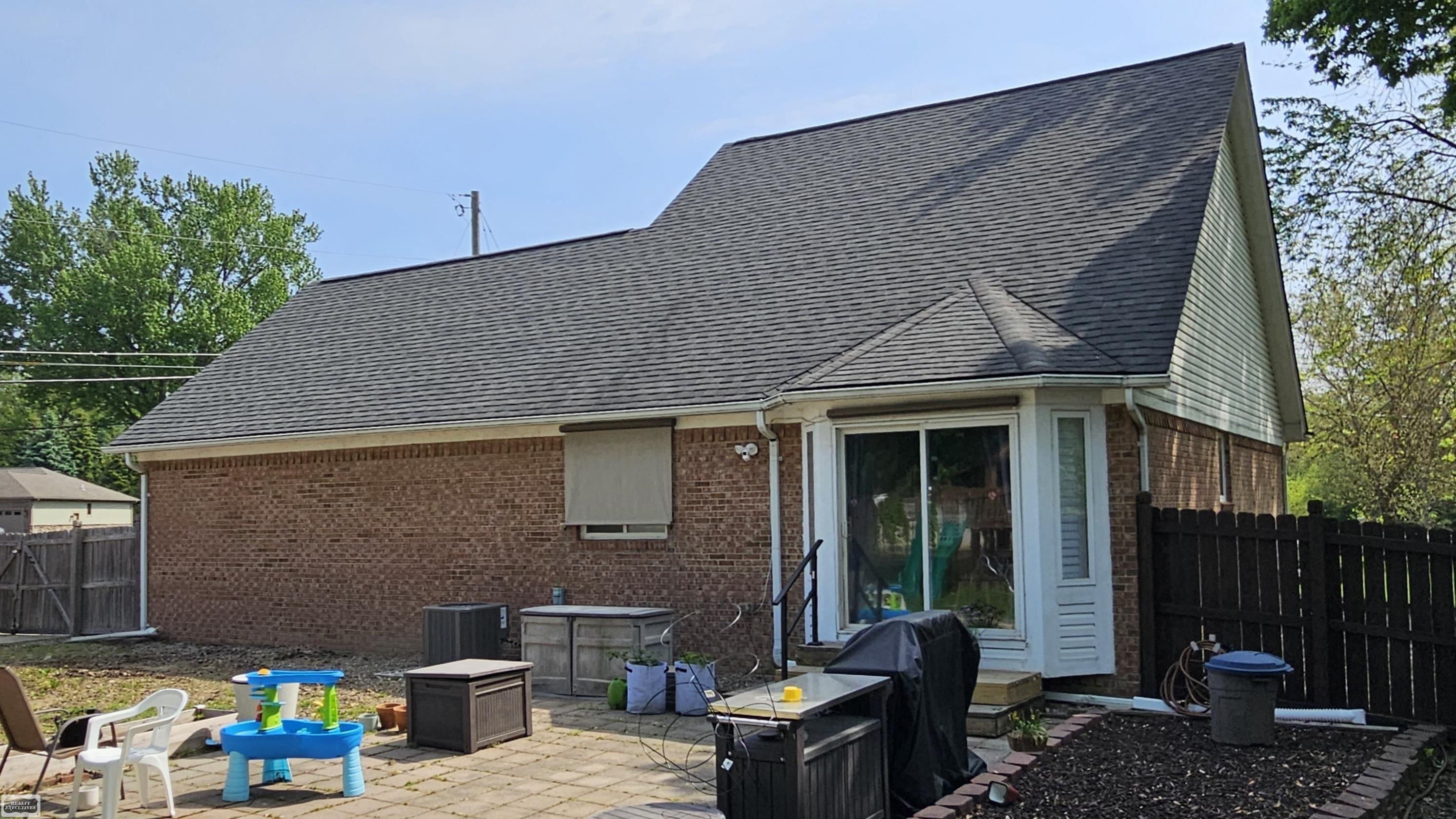 42947 Utica Road Sterling Heights, MI 48314 - Photo 37 of 52 50142273-275acf99-304f-4e88-9e59-5ef5ff1e7be2.JPG
