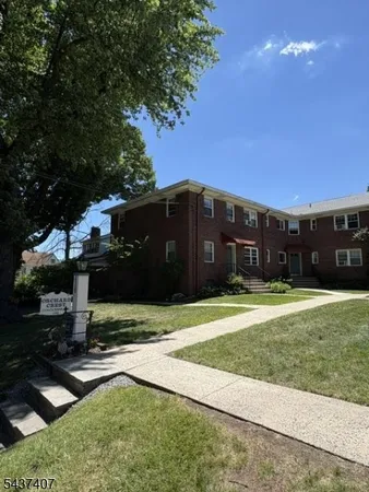 $1,400 | 152 Belleville Avenue, Unit 17, Bloomfield, NJ 07003