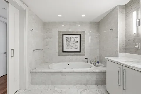 $2,150,000 | 2 Battery Wharf, Unit 2302, Boston, MA 02109