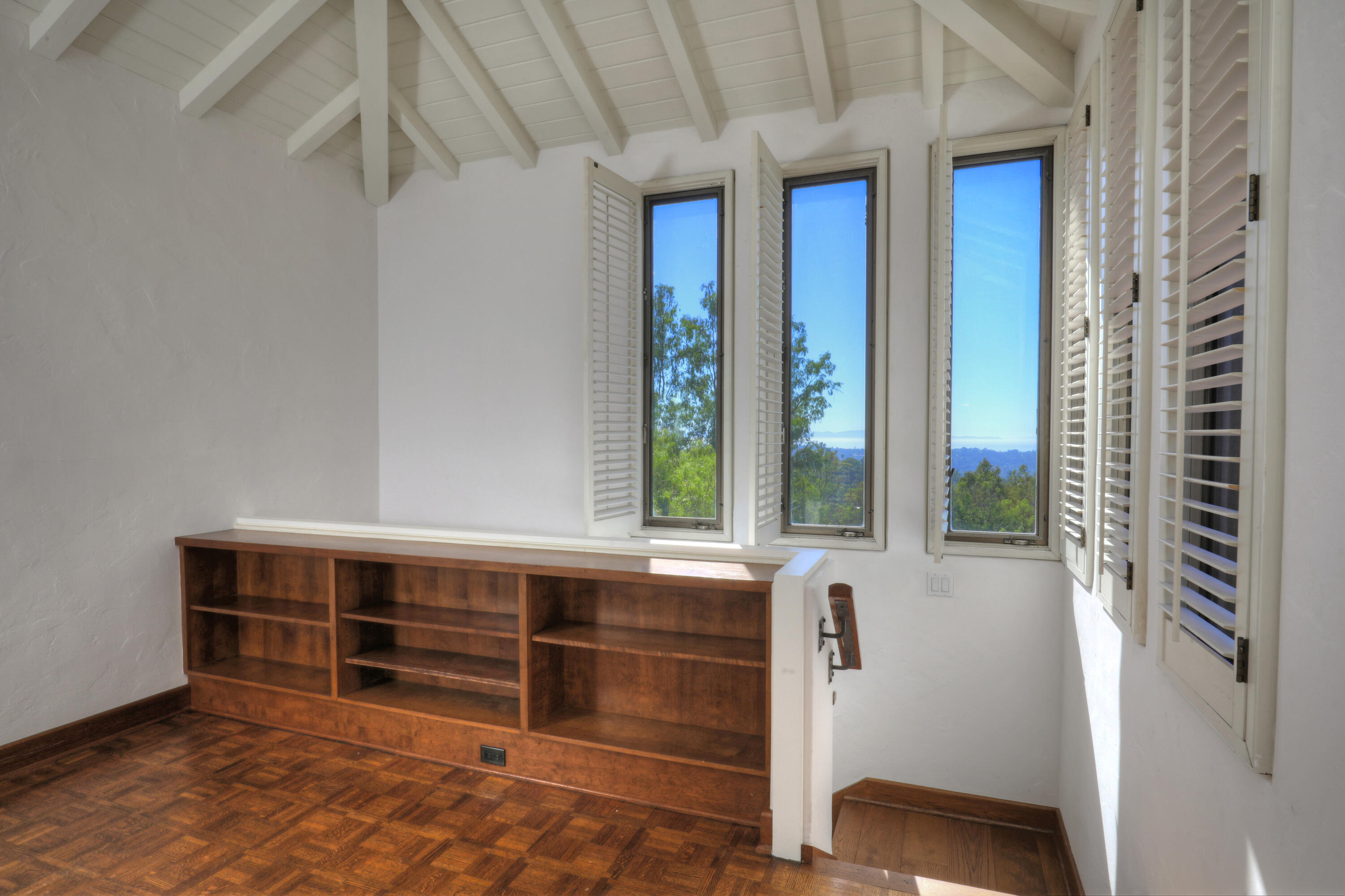 2360 Foothill Road Santa Barbara, CA 93105 - Photo 19 of 24 a room with furniture and window