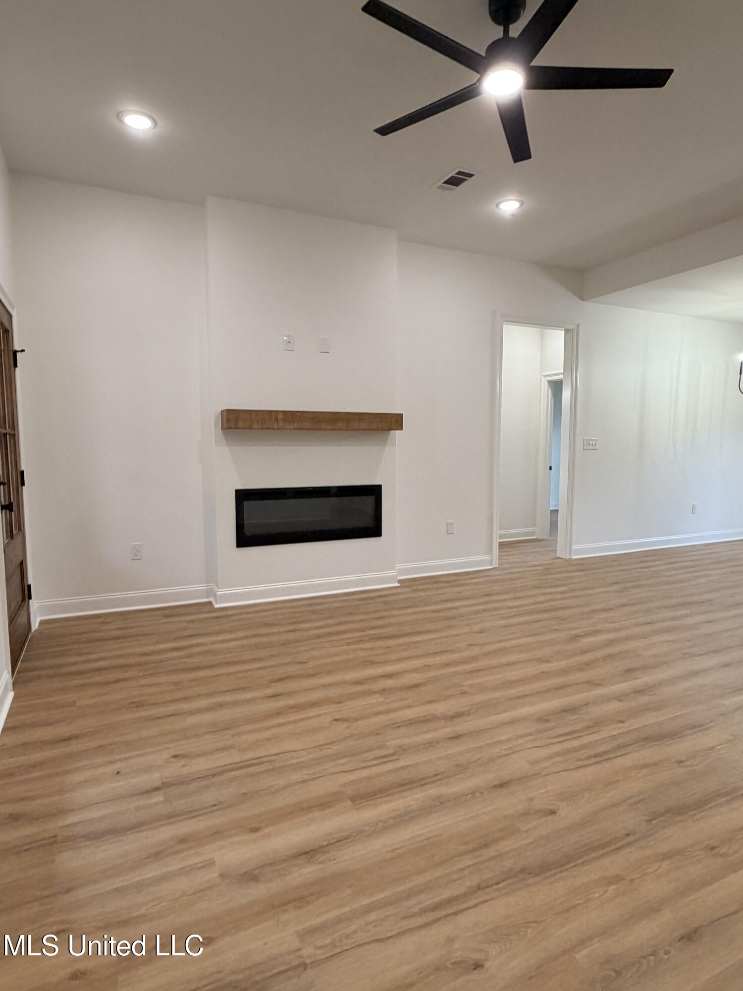 13 Liston Bounds Road Sumrall, MS 39482 - Photo 3 of 20 Living Room 2