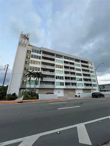a view of street with view of building