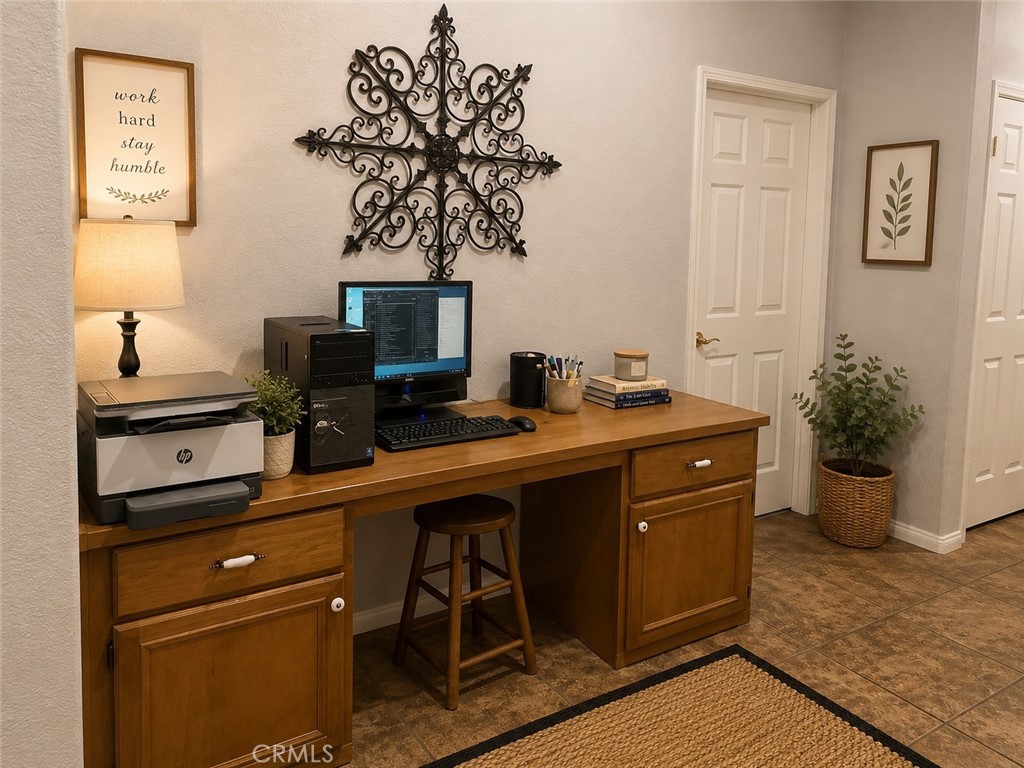 23841 Piedras Road Perris, CA 92570 - Photo 31 of 70 hallway desk