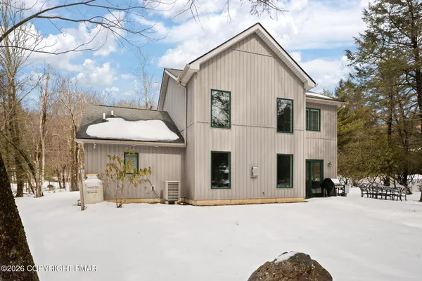 $3,800 | 2236 Hillcrest Drive, Pocono Pines, PA 18350