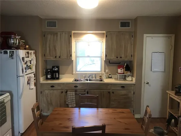 $1,350 | 1904 Holly Avenue, Brunswick, GA 31520