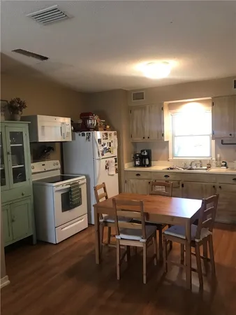 $1,350 | 1904 Holly Avenue, Brunswick, GA 31520