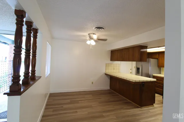 a en suite bathroom with a sink and mirror