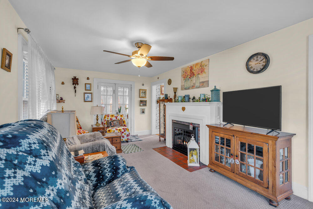 211 Wayside Road Neptune Township, NJ 07753 - Photo 10 of 38 009_dsc03960-1_970