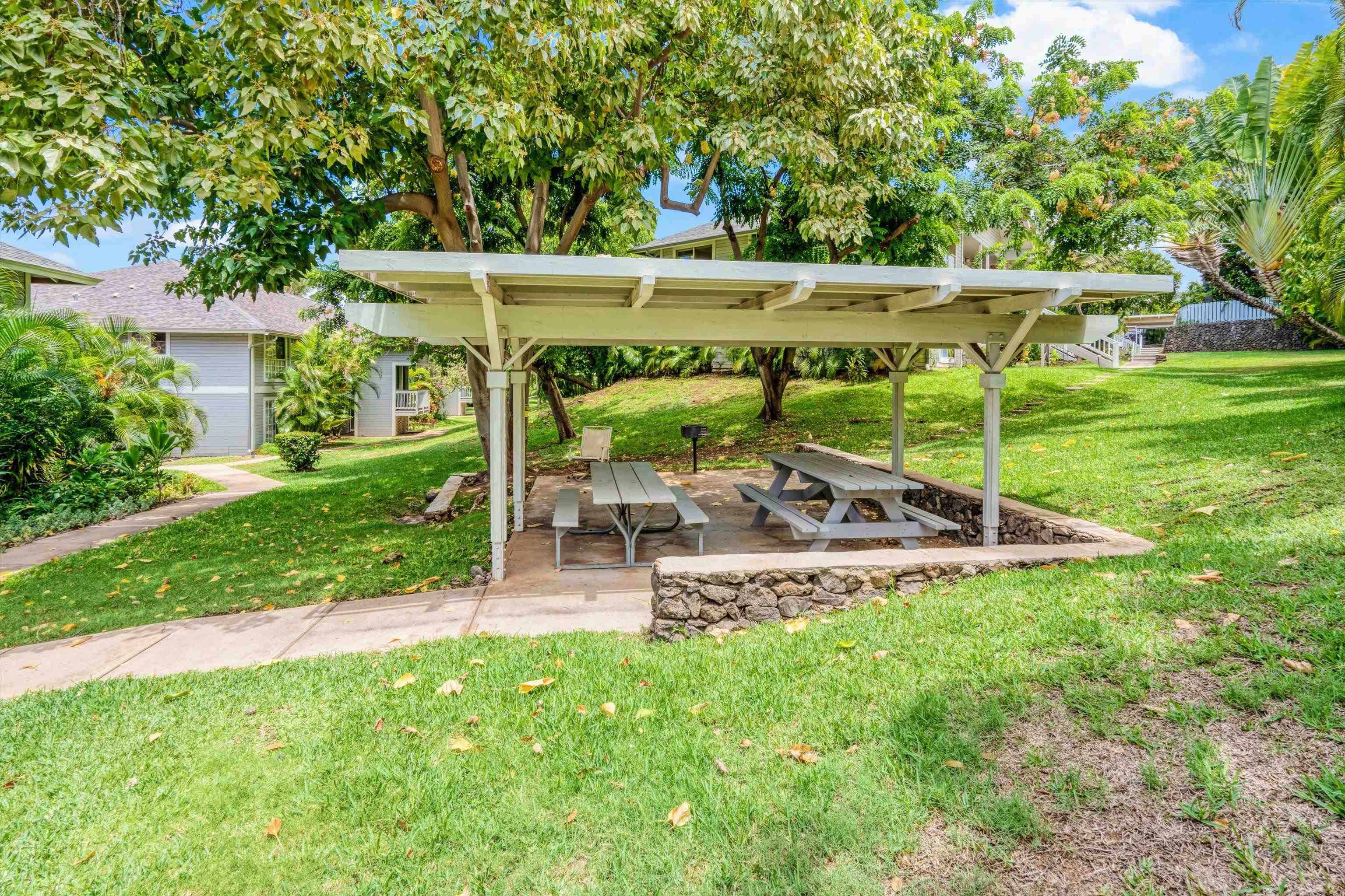 160 Keonekai Road, Unit 27201 Kihei, HI 96753 - Photo 22 of 29 a view of a patio with table and chairs under an umbrella