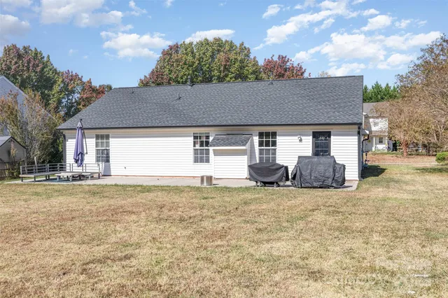 a view of a house with a back yard