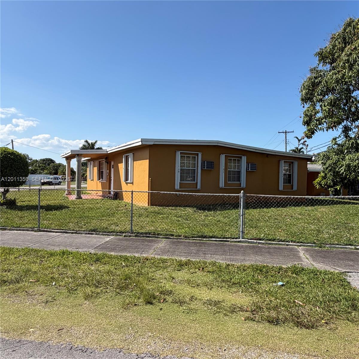4321 Southwest 107th Court Miami, FL 33165 - Photo 3 of 27
