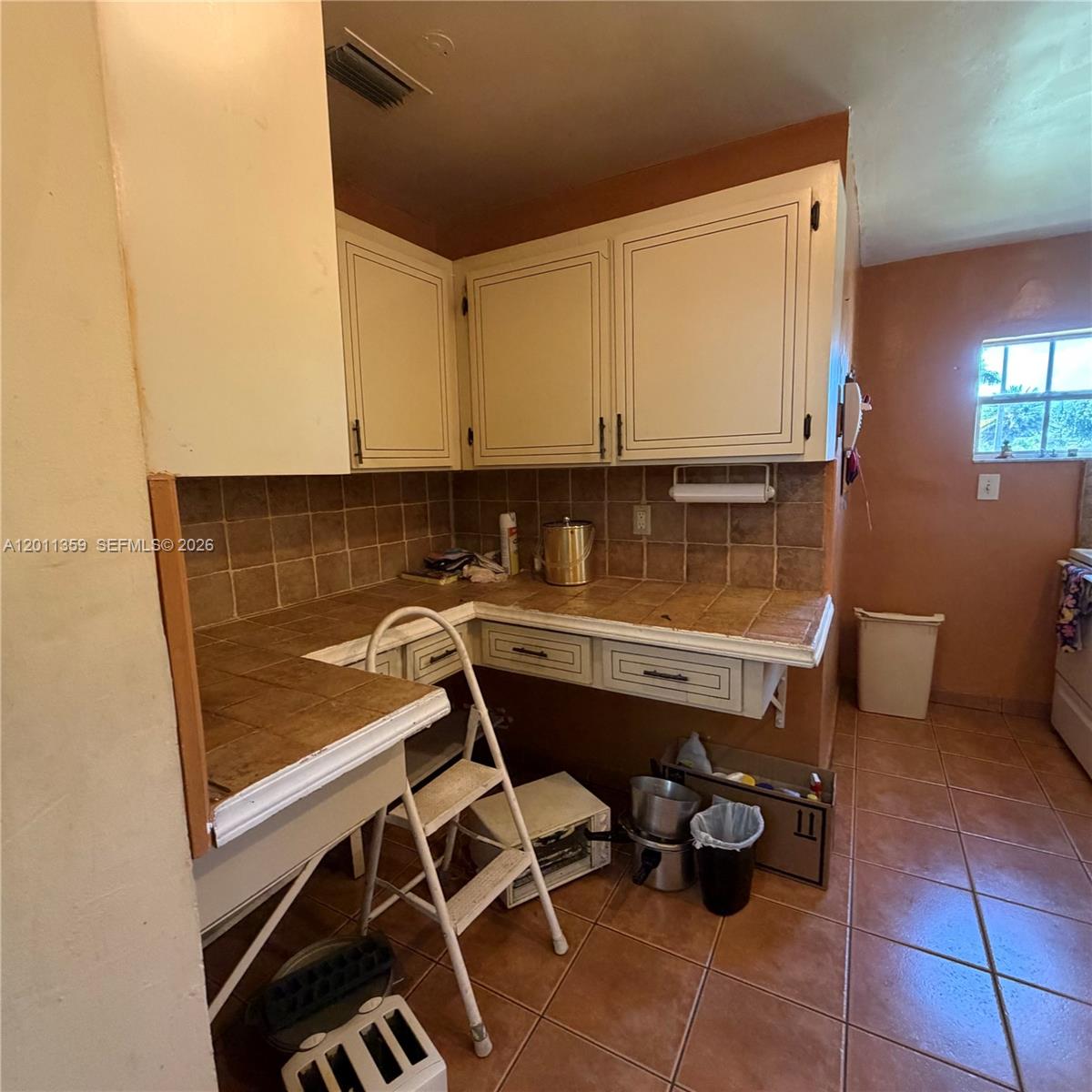 4321 Southwest 107th Court Miami, FL 33165 - Photo 8 of 27