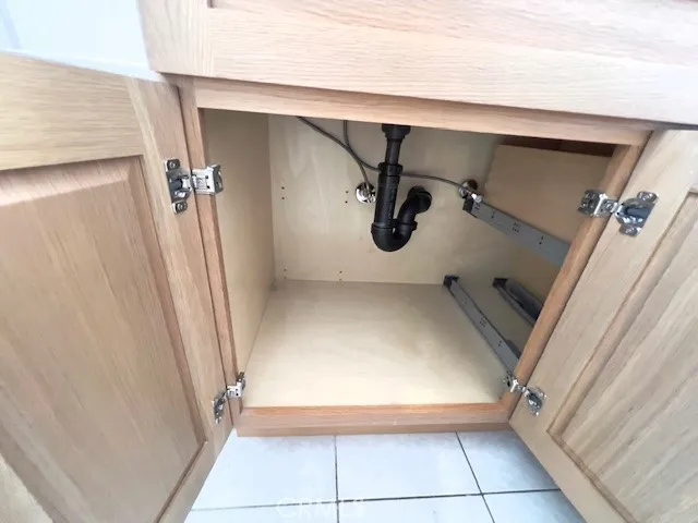 an empty room with wooden floor and ceiling fan