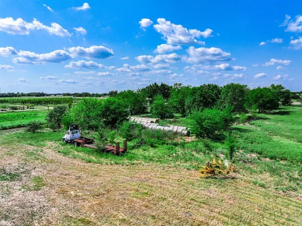a view of a garden with a house