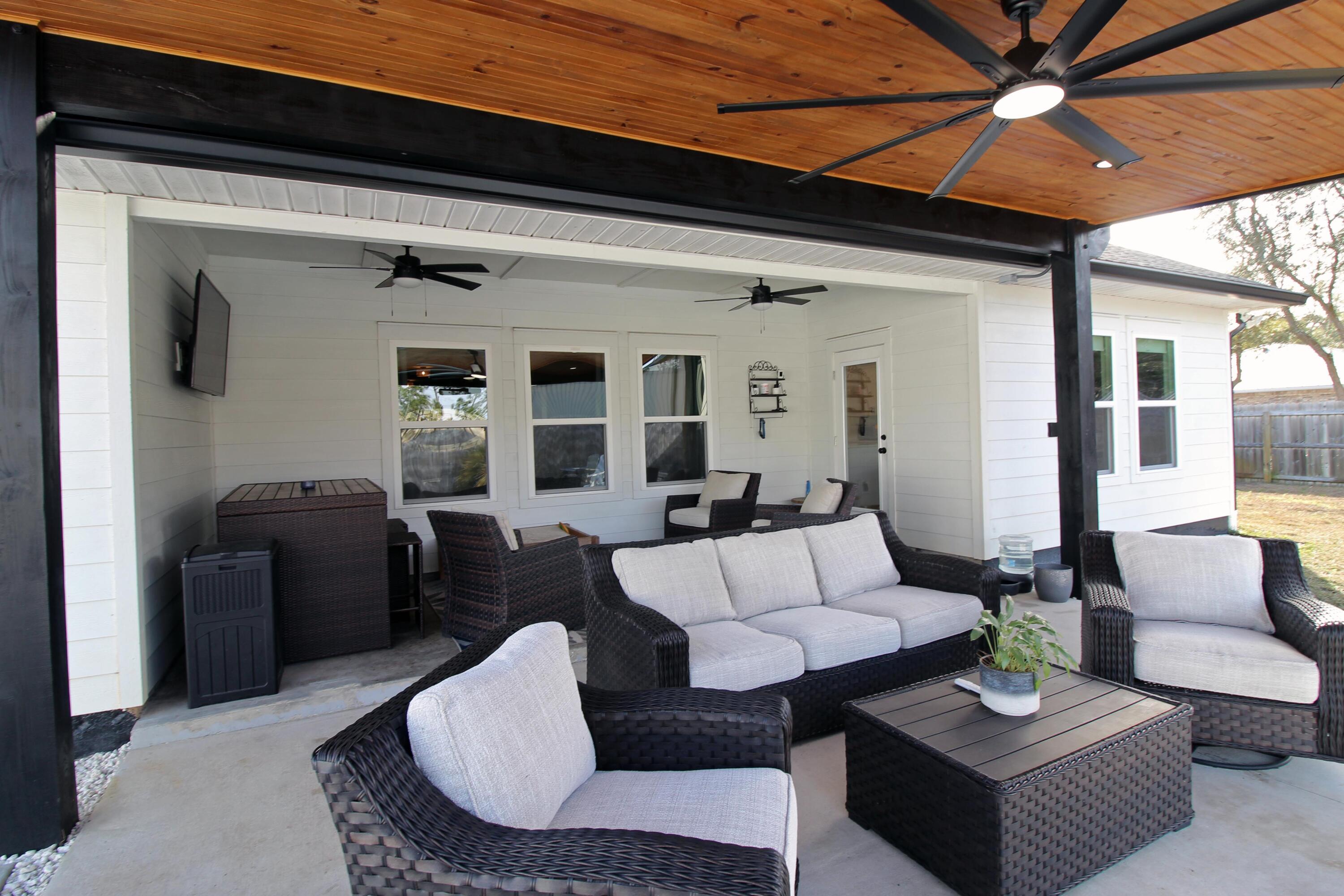64 Indian Cove Freeport, FL 32439 - Photo 83 of 87 a living room with furniture and a large window