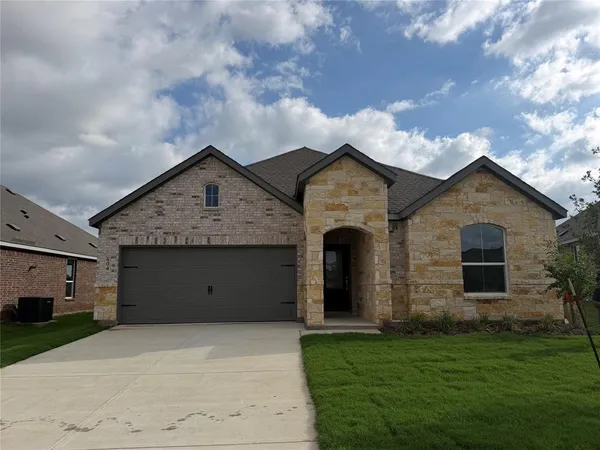 $2,200 | 604 Arabian Lane, Aubrey, TX 76227