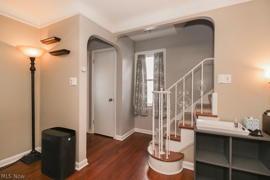 1903 Lorimer Road Cleveland, OH 44134 - Photo 6 of 35