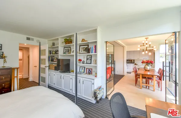 $799,000 | 289 South Barrington Avenue, Unit A211, Los Angeles, CA 90049