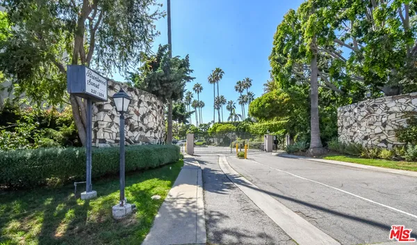 $799,000 | 289 South Barrington Avenue, Unit A211, Los Angeles, CA 90049
