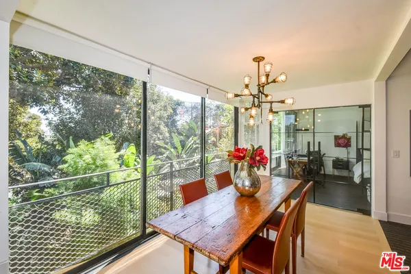 $799,000 | 289 South Barrington Avenue, Unit A211, Los Angeles, CA 90049