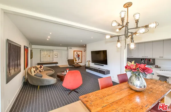$799,000 | 289 South Barrington Avenue, Unit A211, Los Angeles, CA 90049