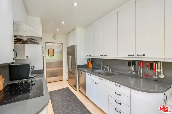 $799,000 | 289 South Barrington Avenue, Unit A211, Los Angeles, CA 90049