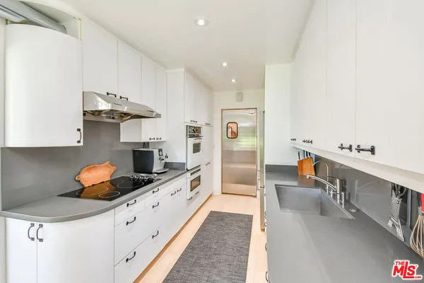 $799,000 | 289 South Barrington Avenue, Unit A211, Los Angeles, CA 90049