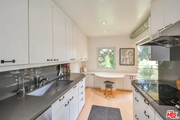 $799,000 | 289 South Barrington Avenue, Unit A211, Los Angeles, CA 90049