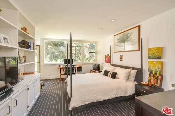 $799,000 | 289 South Barrington Avenue, Unit A211, Los Angeles, CA 90049