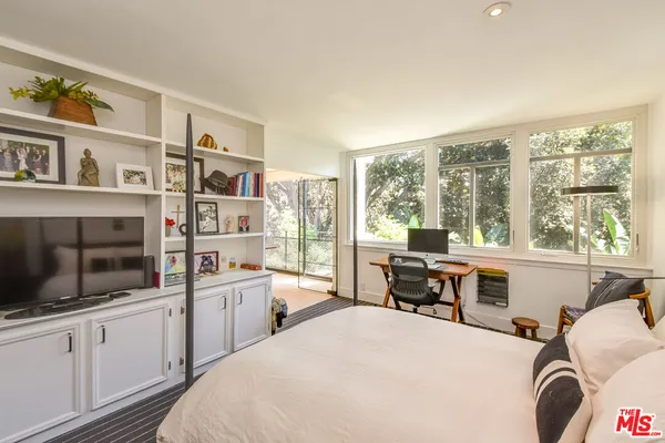 $799,000 | 289 South Barrington Avenue, Unit A211, Los Angeles, CA 90049