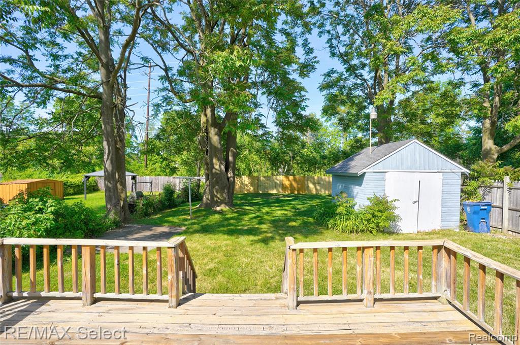 4305 Pengelly Road Flint, MI 48507 - Photo 6 of 36