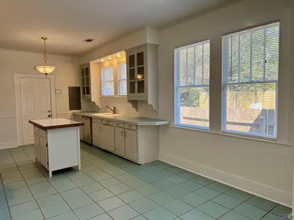 $2,700 | 610 Park Boulevard, Baton Rouge, LA 70802