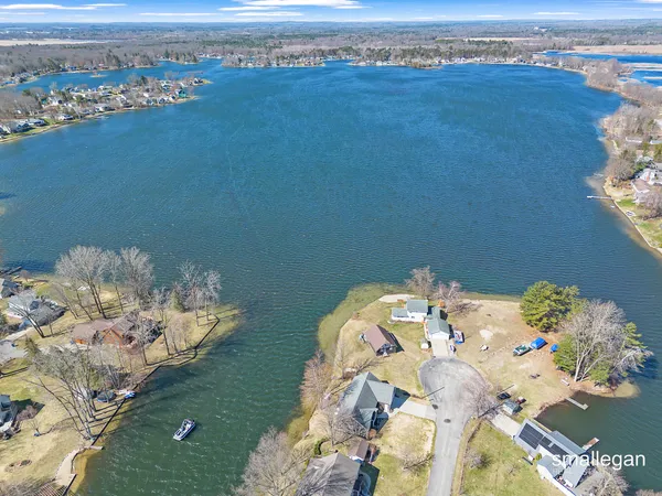 $359,900 | 17069 Blackfoot Trail, Howard City, MI 49329