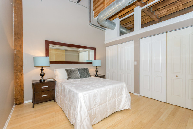 1500 West Monroe Street, Unit 715 Chicago, IL 60607 - Photo 10 of 26 a bedroom with a bed and a painting on the wall