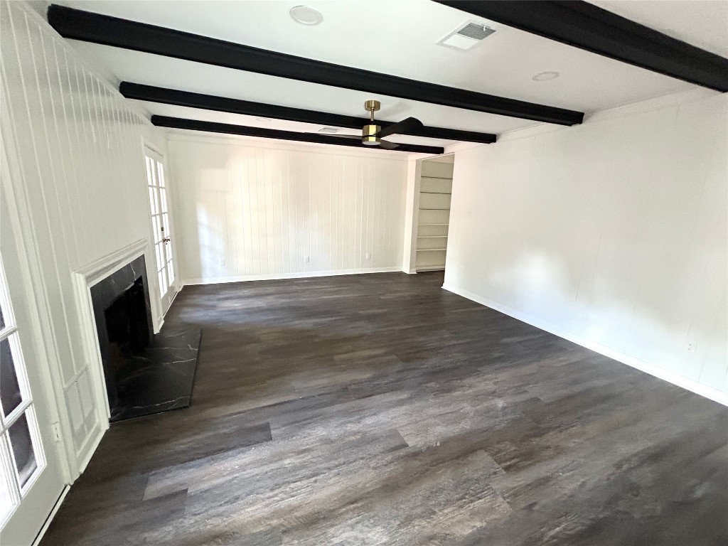 10010 Burgoyne Road Houston, TX 77042 - Photo 11 of 32 Living area