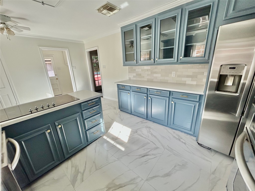 10010 Burgoyne Road Houston, TX 77042 - Photo 16 of 32 Kitchen