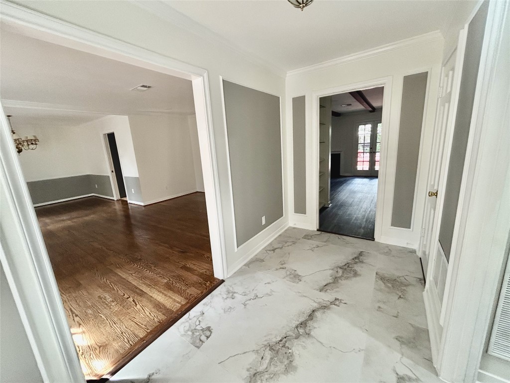 10010 Burgoyne Road Houston, TX 77042 - Photo 21 of 32 Front door entryway with views of the formal living area, dining room, and living room.